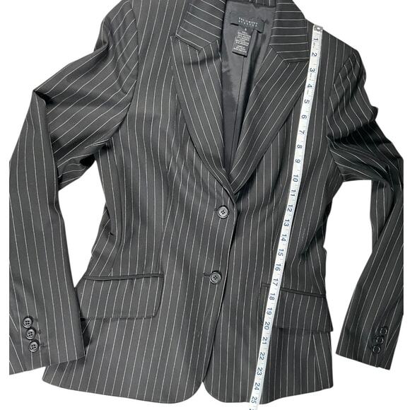 The Limited Black White Pinstripe Blazer Women’s Size 6 Two Button Stretch Lined - Picture 8 of 9